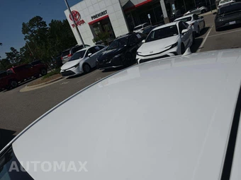 2025 Toyota Camry LE - miniatura 9