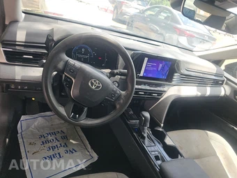 2025 Toyota Camry LE - miniatura 11