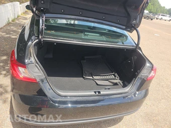 2025 Toyota Camry LE - miniatura 17