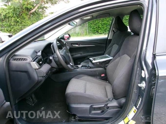 2025 Toyota Camry LE - miniatura 10