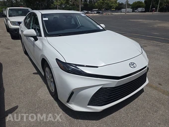 2025 Toyota Camry LE - miniatura 3
