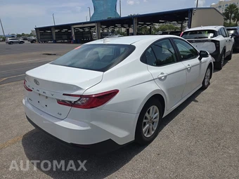 2025 Toyota Camry LE - miniatura 4