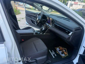 2025 Toyota Camry LE - miniatura 17