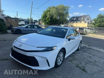 2025 Toyota Camry LE - miniatura 2