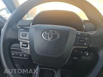 2025 Toyota Camry LE - miniatura 10