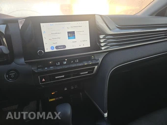 2025 Toyota Camry LE - miniatura 11