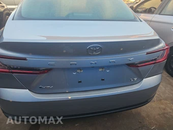 2025 Toyota Camry LE - miniatura 5