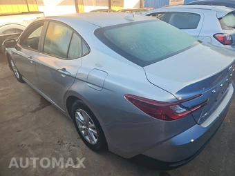2025 Toyota Camry LE - miniatura 6