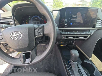 2025 Toyota Camry LE - miniatura 10