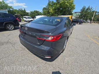 2025 Toyota Camry LE - miniatura 3