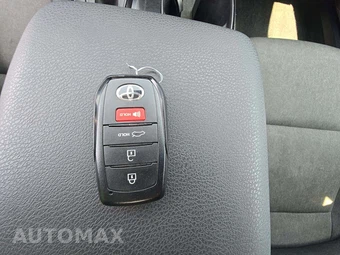 2025 Toyota Camry LE - miniatura 8