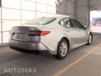 2025 Toyota Camry LE - miniatura 4