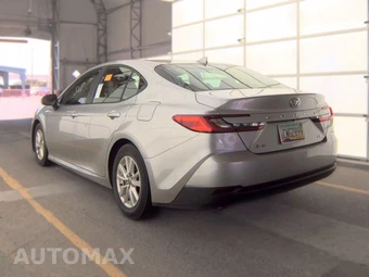 2025 Toyota Camry LE - miniatura 6