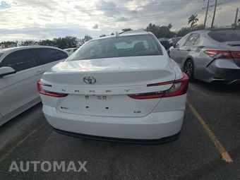 2025 Toyota Camry LE - miniatura 5