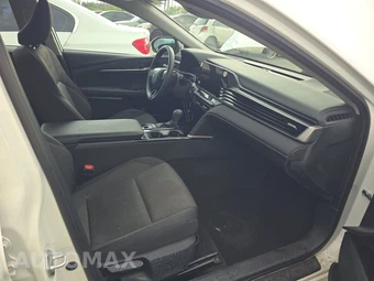2025 Toyota Camry LE - miniatura 8
