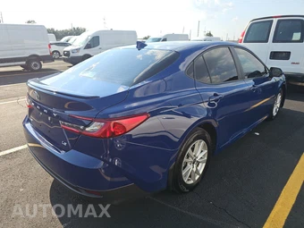 2025 Toyota Camry LE - miniatura 4