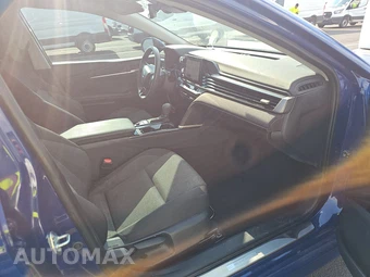 2025 Toyota Camry LE - miniatura 8