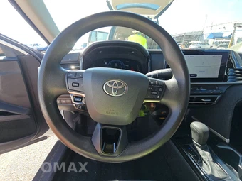 2025 Toyota Camry LE - miniatura 10