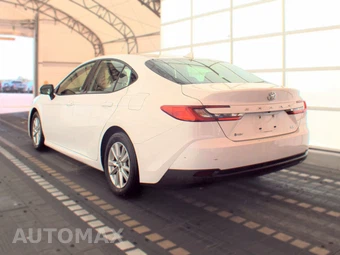 2025 Toyota Camry LE - miniatura 6