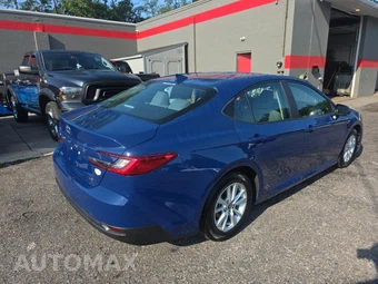 2025 Toyota Camry LE - miniatura 4