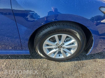 2025 Toyota Camry LE - miniatura 9