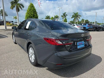 2025 Toyota Camry LE - miniatura 2