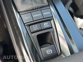 2025 Toyota Camry LE - miniatura 25
