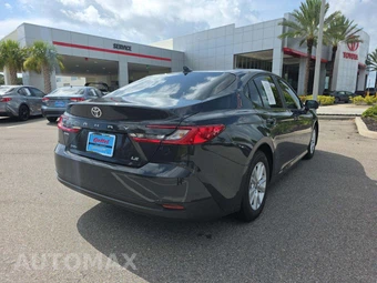 2025 Toyota Camry LE - miniatura 3