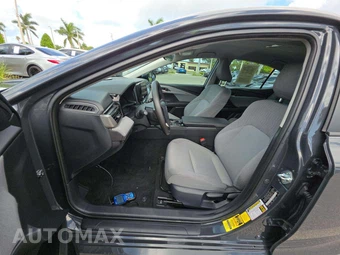 2025 Toyota Camry LE - miniatura 6