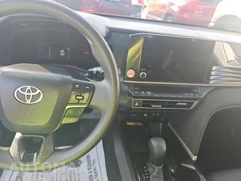 2025 Toyota Camry LE - miniatura 11