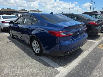2025 Toyota Camry LE - miniatura 6