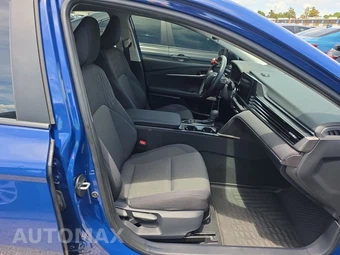 2025 Toyota Camry LE - miniatura 8