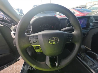 2025 Toyota Camry LE - miniatura 10