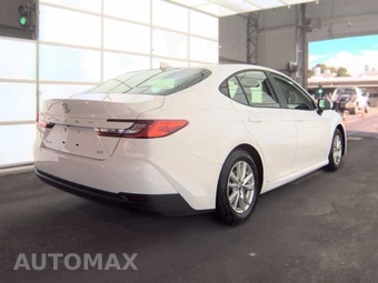 2025 Toyota Camry LE - miniatura 4