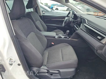2025 Toyota Camry LE - miniatura 8