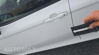 2025 Toyota Camry LE - miniatura 24