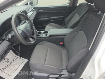 2025 Toyota Camry LE - miniatura 7