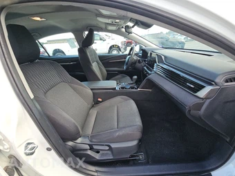 2025 Toyota Camry LE - miniatura 8
