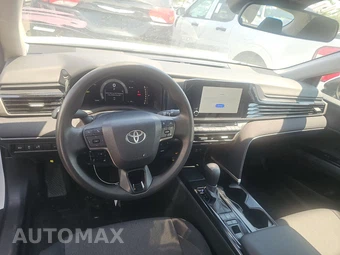 2025 Toyota Camry LE - miniatura 11