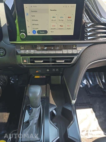 2025 Toyota Camry LE - miniatura 10