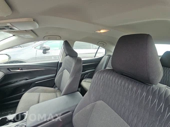 2025 Toyota Camry LE - miniatura 17