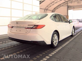 2025 Toyota Camry LE - miniatura 4
