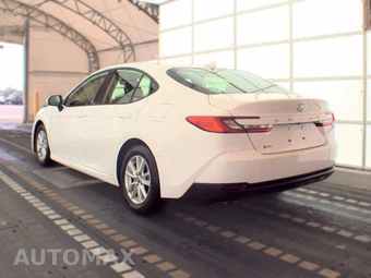 2025 Toyota Camry LE - miniatura 6