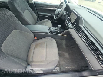 2025 Toyota Camry LE - miniatura 8