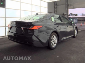 2025 Toyota Camry LE - miniatura 4