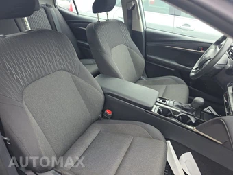 2025 Toyota Camry LE - miniatura 8