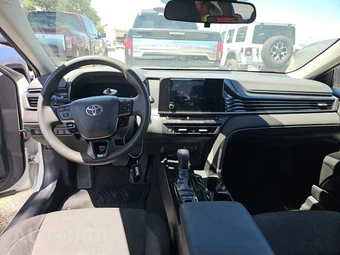 2025 Toyota Camry LE - miniatura 11
