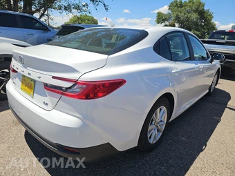 2025 Toyota Camry LE - miniatura 4