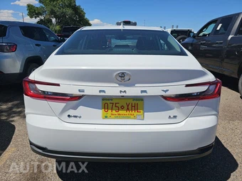 2025 Toyota Camry LE - miniatura 5