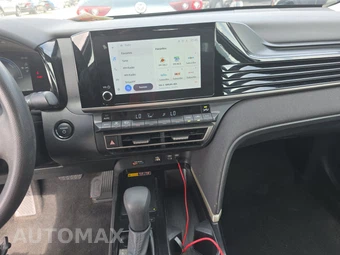 2025 Toyota Camry LE - miniatura 11
